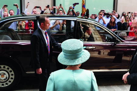 The Queen visiting the Livery Hall of the Drapers' Livery Company for their 650th Anniversary, the City of London, London, England, 2014. Martin Parr / Magnum Photos