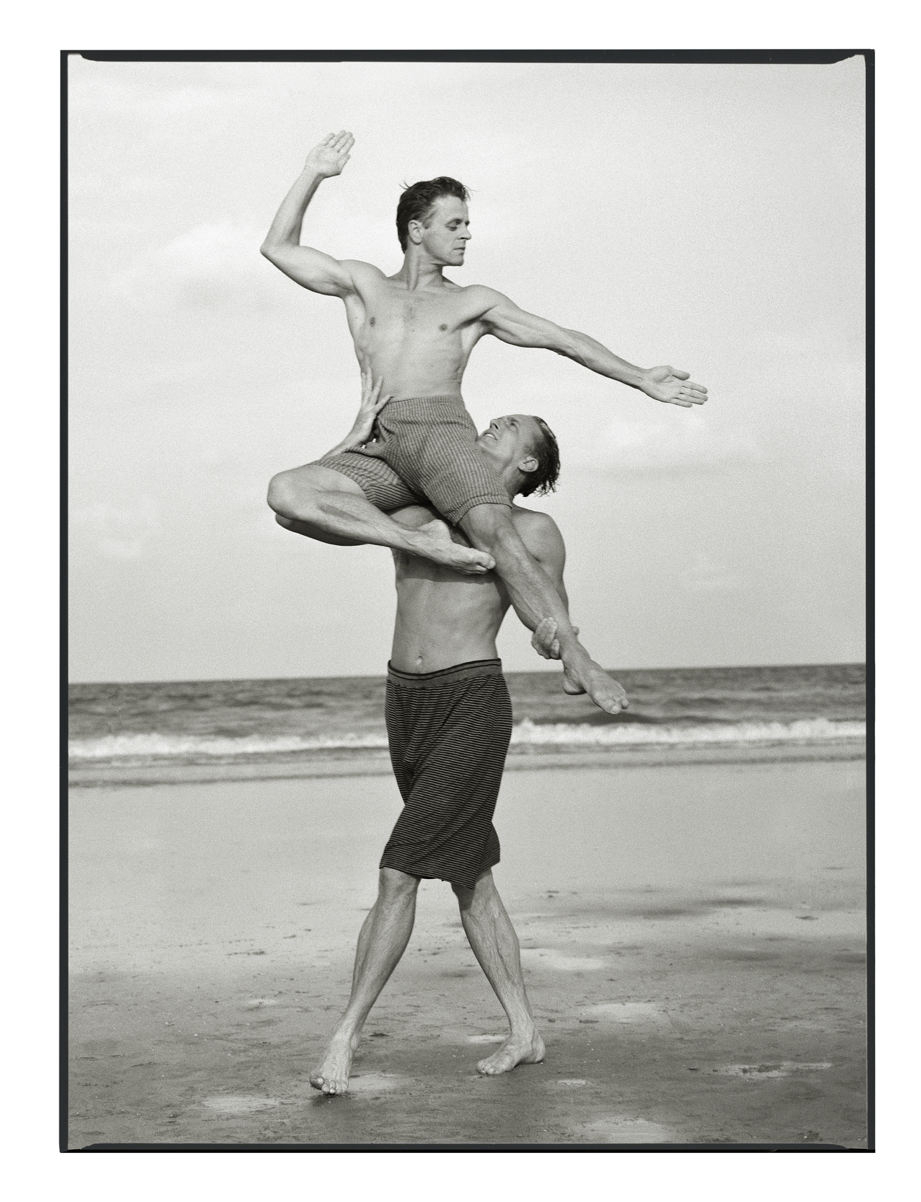 Mikhail Baryshnikov and Rob Besserer, Cumberland Island, Georgia, 1990. Photograph © Annie Leibovitz. From ‘Annie Leibovitz At Work’