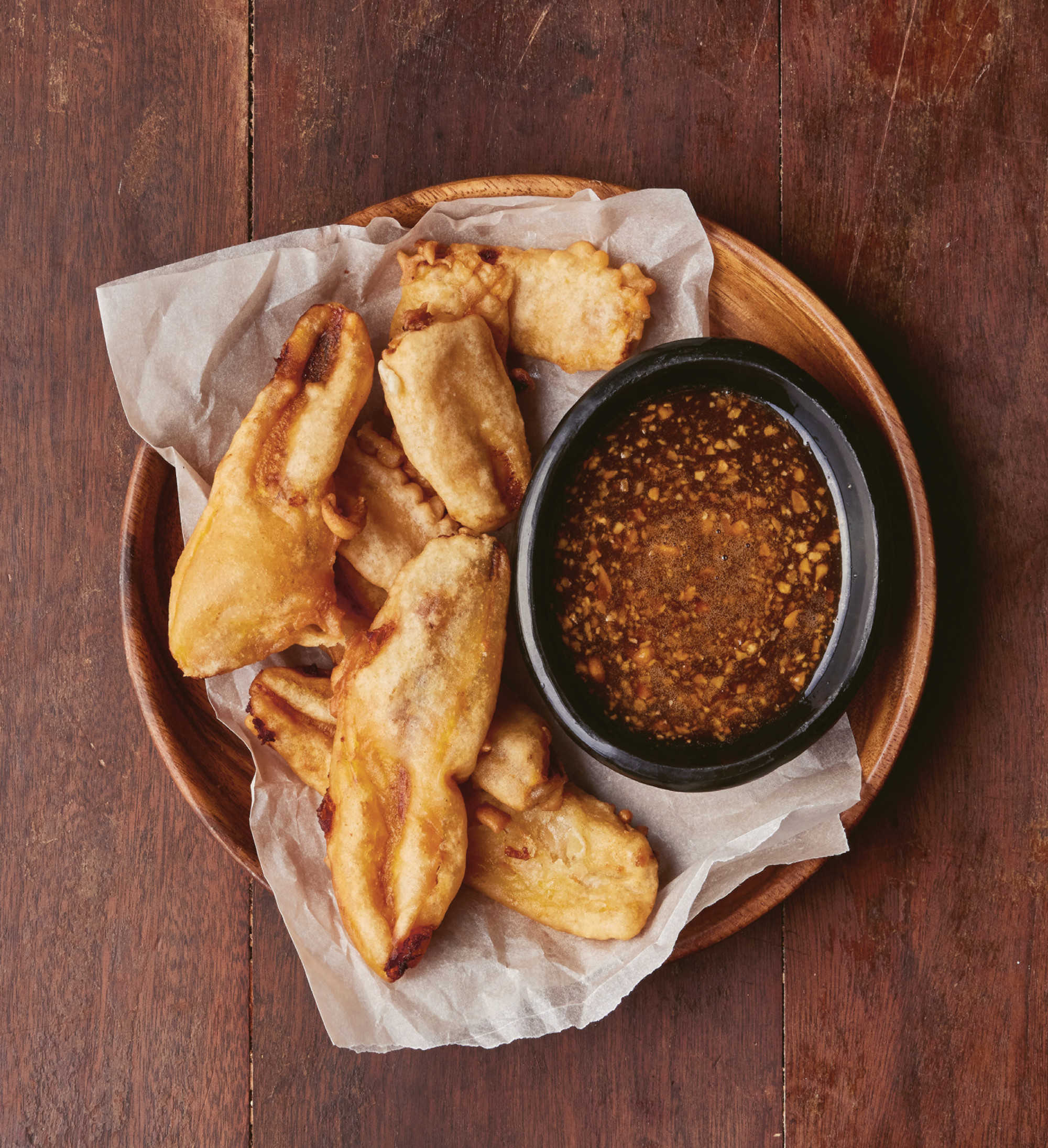 Plantains with spicy peanut sauce